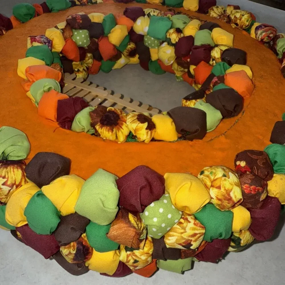 Vtg handmade fabric puff wreath 18” w/ fall colors Turkey figurines Homemade MCM